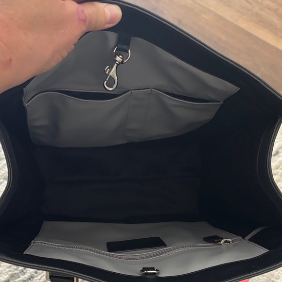 Coach Charlie - Picture 6 of 7